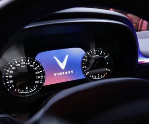 Đánh giá xe VinFast LUX SA2.0: Đồng hồ lái Analogue...