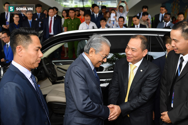 Tự cầm lái xe VinFast, Thủ tướng 94 tuổi của Malaysia: “Xe rất khoẻ, thiết kế rất đẹp, tiếc là tôi chỉ lái được có 100km/h thôi” - Ảnh 7.
