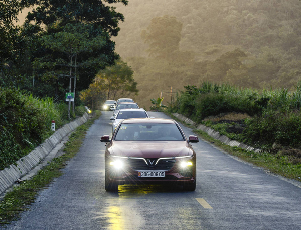 VinFast Lux A2.0 - sedan hạng sang đắt khách tháng 9