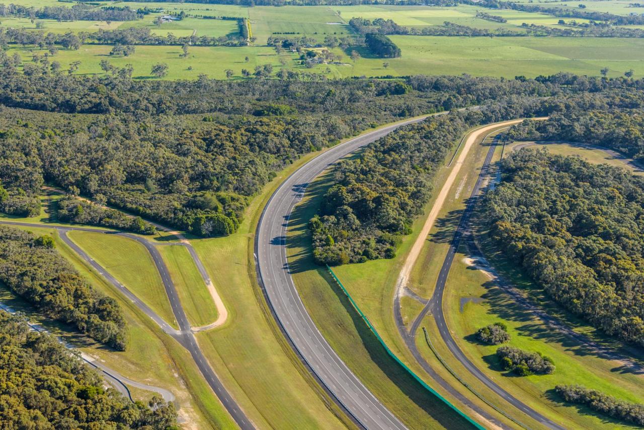 Những dấu ấn nổi bật của VinFast trong năm 2020: “Kẻ thách thức ngành công nghiệp ô tô thế giới” VinFast mua trung tâm thử nghiệm xe của GM tại Australia lang-lang-5.jpg