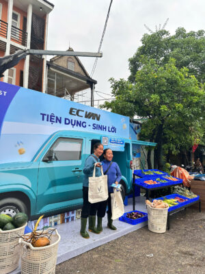 SỰ KIỆN HOẠT NÁO RA MẮT VINFAST EC VAN CÙNG DIỄN VIÊN XUÂN NGHỊ